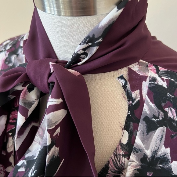 Natori Secretary Bow Floral Tie Neck Blouse 13525 - Picture 10 of 10